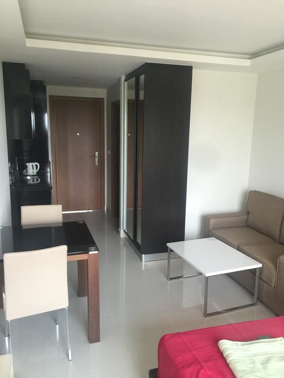 Club Royal suites Pattaya Zewnętrze zdjęcie